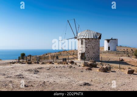 Alte Windmühle im Herbst Sonnentag, Bodrum, Türkei. Stockfoto