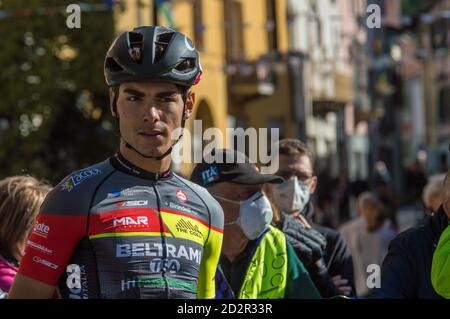 Oggiono (Lc, Italien. 4. Oktober 2020. oggiono (lc), Italien, 04. Oktober 2020, NicolÃÂ Parisini (Beltrami TSA Marchiol) (ITA) - am Anfang des Piccolo Giro di Lombardia 2020 während der Piccolo Lombardia - unter 23 - Straßenradeln - Credit: LM/Antonino Caldarella Credit: Antonino Caldarella/LPS/ZUMA Wire/Alamy Live News Stockfoto