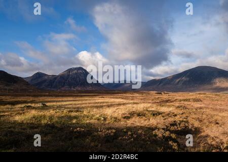 valle de Glen Coe, Geoparque Lochaber, Highlands, Escocia, Reino Unido Stockfoto