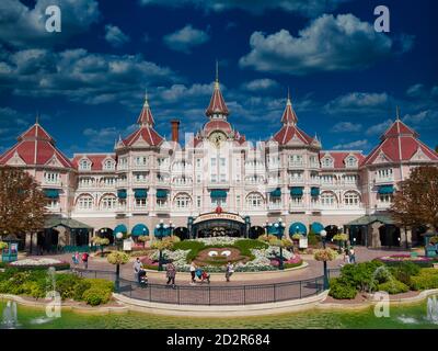 Disneyland Hotel und Park Eingang, Disneyland Paris, Marne-la-Vallée, Paris, Frankreich, Europa Stockfoto