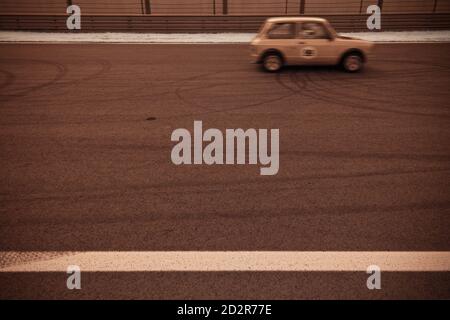 SPIELBERG, ÖSTERREICH - SEP 21, 2013: Ein Autobianchi Abarth beim 1000km Rennen, Ventilspiel, historisches Autorennen am Red Bull Ring in Spielberg, Austr Stockfoto