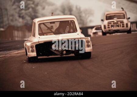 SPIELBERG, ÖSTERREICH - SEP 21, 2013: 1000km Rennen, Ventilspiel, historisches Autorennen am Red Bull Ring in Spielberg, Österreich Stockfoto