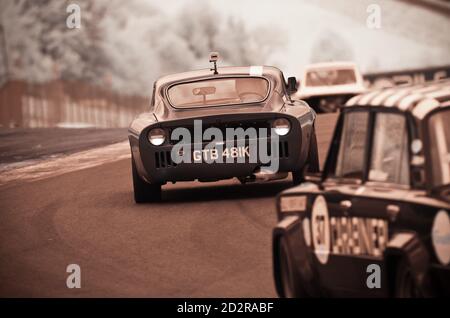 SPIELBERG, ÖSTERREICH - SEP 21, 2013: 1000km Rennen, Ventilspiel, historisches Autorennen am Red Bull Ring in Spielberg, Österreich Stockfoto