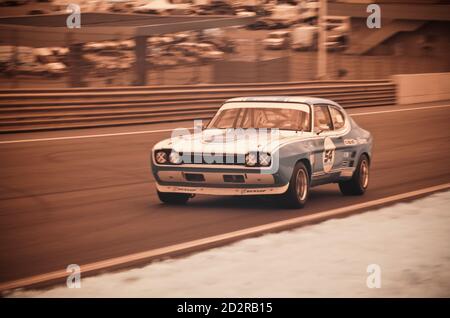 SPIELBERG, ÖSTERREICH - SEP 21, 2013: Ford Capri RS beim 1000km Rennen, Ventilspiel, historisches Autorennen am Red Bull Ring in Spielberg, Österreich Stockfoto