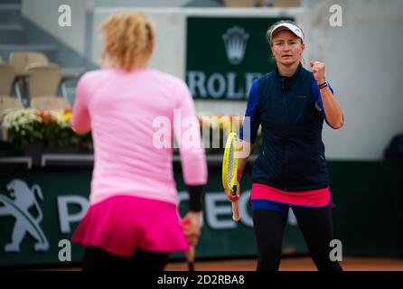 Arbora Krejcikova und Katerina Siniakova aus Tschechien beim Doppel-Viertelfinale beim Roland Garros 2020, Grand Slam Tennis Tourname Stockfoto