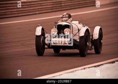 SPIELBERG, ÖSTERREICH - SEP 21, 2013: Riley TT Sprite beim 1000km Rennen, Ventilspiel, historisches Autorennen am Red Bull Ring in Spielberg, Österreich Stockfoto