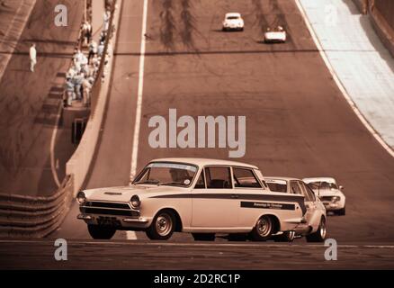 SPIELBERG, ÖSTERREICH - SEP 21, 2013: Ford Lotus Cortina beim 1000km Rennen, Ventilspiel, historisches Autorennen am Red Bull Ring in Spielberg, Österreich Stockfoto