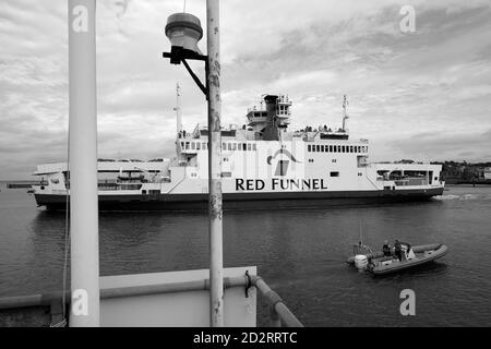 Red Funnel Fähre von West Cowes auf Isle of Wight Stockfoto