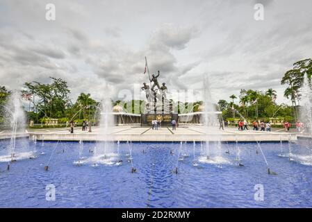Kuala Lumpur, Malaysia - 2. Dezember 2019: Malaysia National Monument auch bekannt als Tugu Negara. Das Nationaldenkmal ist eine Skulptur, die erinnert Stockfoto