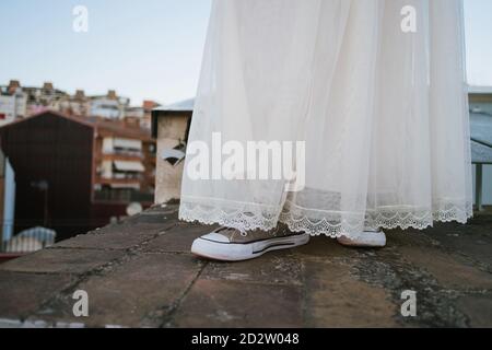 Smoothie Schüssel mit frischen Beeren und Sesam serviert auf dem Tisch Stockfoto