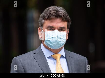 Der ehemalige BHS-Eigentümer Dominic Chappell kommt am Southwark Crown Court in London an, wo er wegen Steuerbetrug angeklagt wird. Stockfoto