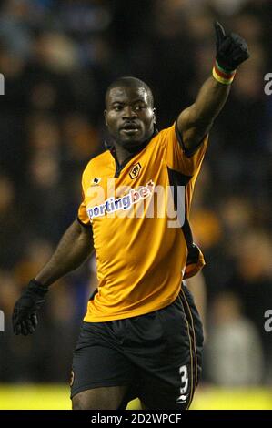 Wolverhampton Wanderers' George Elokobi feiert Scoring ihr erstes Tor von Das Spiel Stockfoto