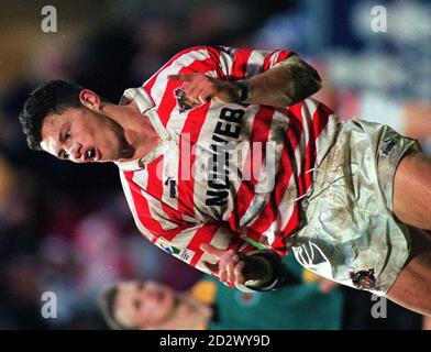 Matchwinner Henry Paul von Wigan feiert, nachdem er seinen ersten Versuch für seine Seite über St Helens im Regal Trophy Finale erzielt hat. Stockfoto