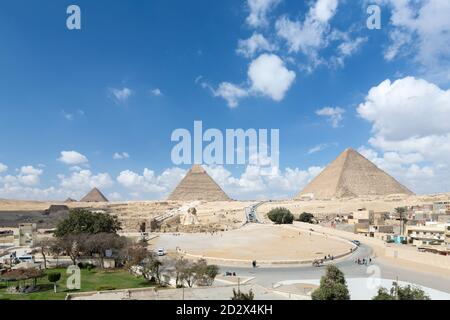 Die drei wichtigsten Pyramiden und die Sphinx, Giza, Ägypten Stockfoto