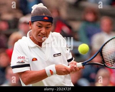 Japans Kimiko Date auf Platz 1 heute Nachmittag (Montag), wo sie die 1994-Meisterin Conchita Martinez spielt. Foto von Fiona Hanson/PA. Stockfoto