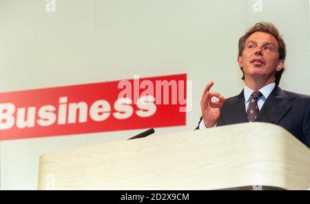 Oppositionsführer Tony Blair erklärt Labours Business Prospectus heute (Mittwoch) vor einer eintägigen Konferenz "Opportunities for Business" im QE II-Zentrum in London. Siehe PA Geschichte POLITIK Labor Blair. Foto von Sean Dempsey/PA Stockfoto