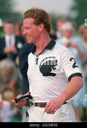 Major James Hewitt im Royal Berkshire Polo Club, nachdem er in einem Match zugunsten der Kuwait und British Women's Support Group gespielt hatte. Stockfoto