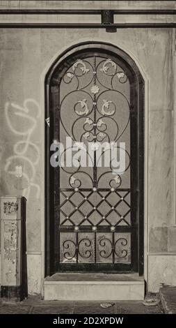 Saudi Door - Antike Sepia Stockfoto