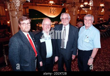 GCHQ-Gewerkschaftsmitglieder, die für ihre Gewerkschaftsmitgliedschaft entlassen wurden, auf der Public srvices, Tax and Commerce Union Conference in Blackpools Winter Gardens. L an R, Alan Rowland, Mike Grindley, Jack Hart und Clive Lloyd. Die Mitarbeiter der Regierungskommunikationsbasis GCHQ haben heute zum ersten Mal seit 13 Jahren grünes Licht für den Beitritt zu den Gewerkschaften erhalten. Außenminister Robin Cook kündigte an, dass die Labour-Regierung das von der Tory-Regierung 1984 verhängte Gewerkschaftsverbot im Cheltenham-Kommunikationszentrum aufhebe. Siehe PA Story INDUSTRY GCHQ. Foto von Dave Kendall. Stockfoto