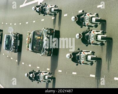 Prinzessin Dianas Leichenhalle auf der M1 in Toddington, Bedfordshire auf dem Weg zum Althorp House. Foto von Michael Stephens/PA Stockfoto