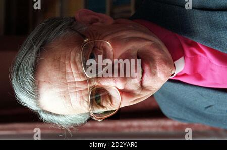 Der RT Rev David Stuart Sheppard, der zum Life Peer in der Neujahrs-Ehrenliste wird. Foto von Dave Kendall/PA 27.1.97 Stockfoto