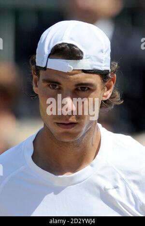 Spaniens Rafael Nadal während einer Trainingseinheit am dreizehnten Tag der Wimbledon Championships 2011 im All England Lawn Tennis Club, Wimbledon. Stockfoto