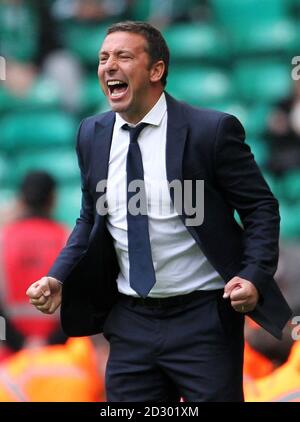 St Johnstones Manager Derek McInnes feiert während des Spiels der Clydesdale Bank Scottish Premier League im Celtic Park, Glasgow. Stockfoto