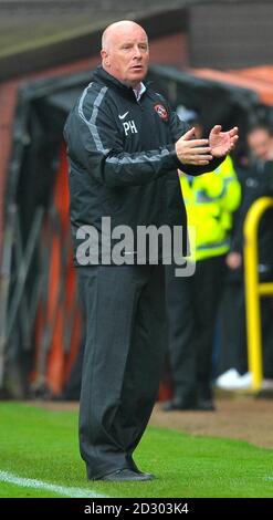 Dundee United Manager Peter Houston beim Clydesdale Bank Scottish Premier Legaue Spiel im Tannadice Park, Dundee. Stockfoto