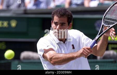 Keine Kommerzielle Nutzung. Pete Sampras aus den USA in seinem Halbfinalspiel gegen Tim Henman in Wimbledon. Stockfoto