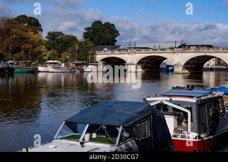 London Großbritannien Oktober 06 2020, Kingston Bridge über die Themse Stockfoto