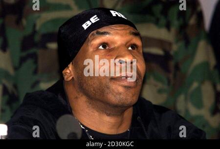 Der amerikanische Boxer Mike Tyson bei einer Pressekonferenz in DER MEN Arena, Manchester. Tyson wird Julius Francis am 29. Januar 2000 in der MEN Arena bekämpfen. Stockfoto