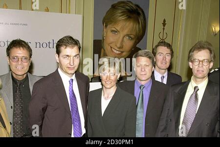 (l/r)die Treuhänder des Jill-Dando-Fonds mit der Gräfin von Wessex, Sir Cliff Richard, Alan Farthing, Nick Ross, dem Psychologen des Innenministeriums, Professor Ken Pease, und Miss Dandos Bruder Nigel Dando, bei einer Pressekonferenz in Clardiges, London. *zur Eröffnung des Jill Dando Institute of Crime Science. Stockfoto