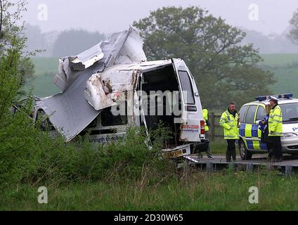 Die Szene eines Minibus-Crashs an der Ardleigh-Kreuzung in der Nähe von Colchester, Essex, wo die A12 auf die A120 Clacton-Straße trifft. Eine Frau wurde getötet und mehrere Kinder waren schockiert und schwer erschüttert. * der Bus, der sie auf einen Tagesausflug zum Meer nahm, kippte, während er scheinbar eine scharfe Ecke überfuhr. Es wurde angenommen, dass keine anderen Fahrzeuge beteiligt gewesen wären. Stockfoto