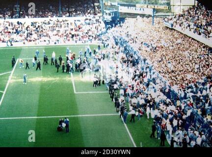 Dieses Bild darf nur im Zusammenhang mit dem Gerichtsverfahren in Hillsborough verwendet werden. Filer des Leppings Lane End des Hillsborough-Stadions von Sheffield Wednesday um 15:04 Uhr während des Halbfinales des FA Cup am 1989, das der Jury am Leeds Crown Court gezeigt wurde. * ... bei einer Privatanwaltschaft, die von der Hillsborough Family Support Group erhoben wurde. Matchkommandant Oberaufseher David Duckenfield und Superintendent Bernard Murray leugnen das Totschlag von zwei der Opfer der Katastrophe beim Halbfinale des FA Cup zwischen Liverpool und Nottingham Forest am Mittwoch in Sheffield am 15. April 1989. Stockfoto