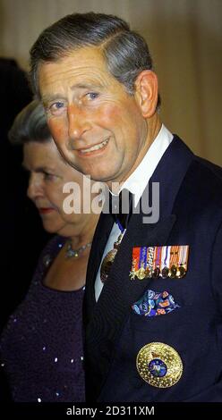 Der Prinz von Wales kommt in der Guildhall im Zentrum von London an. Der Prinz und der australische Premierminister John Howard nahmen an dem australischen Jubiläumsbankett Teil, das vom Oberbürgermeister von London veranstaltet wurde. Stockfoto