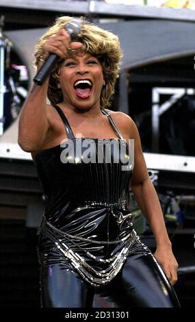 Die amerikanische Sängerin Tina Turner auf der Bühne im Londoner Wembley Stadium bei ihrem letzten Live-Auftritt in Großbritannien. Stockfoto