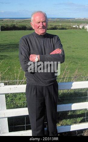 (Bild vom 5. April) Der ehemalige Manchester United Torwart Harry Gregg in seinem Haus am Stadtrand von Coleraine, Co Londonderry. Stockfoto