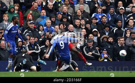 Chelsea's Fernando Torres (links) erzielt das vierte Tor seiner Seite Das Spiel Stockfoto