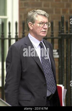 Verkehrsminister Lord MacDonald trifft in der Downing Street 10 in London ein, um mit den Vorsitzenden der britischen Ölgesellschaften über die Kraftstoffknappheit des Landes zu sprechen. Stockfoto