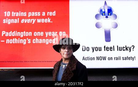 Ausschließlich für redaktionelle Verwendung im Kontext der Geschichte, kein satirischer oder humorvoller Gebrauch. PAM Warren, Gründer der Paddington Survivors' Group, startet eine schlagkräftige Kampagne zur Rail Safety Week. Stockfoto