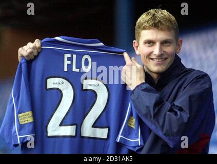 Rangers Rekordsignaturstürmer Tore Andre Flo kommt im Ibrox Stadium, Glasgow nach dem Beitritt der Scottish Premier League Club aus Chelsea. Die schottischen Meister haben Chelsea 12 Millionen für den 27-jährigen Flo bezahlt, der einen viereinhalb-Jahres-Deal unterzeichnet hat. Stockfoto