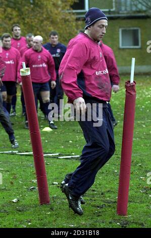 England ruggy Spieler Dan Luger Ausbildung an der Sandhurst Military Academy, vor einem Test gegen Südafrika in Twickenham. Stockfoto