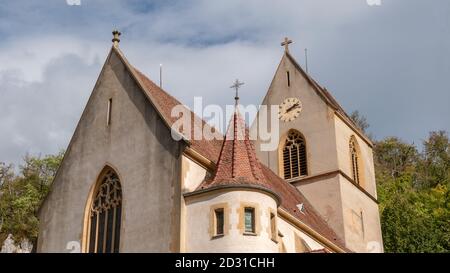 Blick auf eine alte Kirche aus dem 12. Jahrhundert Stockfoto