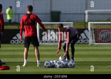 Cardiff, Großbritannien. Oktober 2020. Joe Rodon aus Wales (c) während des Wales Football Team Training Session im Vale Resort, Hensol, in der Nähe von Cardiff am Mittwoch, den 7. Oktober 2020. Das Team bereitet sich auf das nächste Spiel vor, ein Freundschaftsspiel gegen England morgen. Dieses Bild darf nur für redaktionelle Zwecke verwendet werden. Nur redaktionelle Verwendung, Lizenz für kommerzielle Nutzung erforderlich. Keine Verwendung in Wetten, Spiele oder ein einzelner Club / Liga / Spieler Publikationen. PIC von Andrew Orchard / Andrew Orchard Sport Fotografie / Alamy Live News Credit: Andrew Orchard Sport Fotografie / Alamy Live News Stockfoto