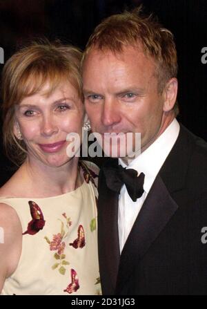 Sänger Sting mit seiner Frau Trudie Styler bei der Vanity Fair Post Oscars Party bei Morton's in Los Angeles, USA. Stockfoto