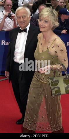 Schauspieler John Thaw und seine Frau Schauspielerin Sheila Hancock kommen bei den BAFTA Television Awards im Grosvenor House Hotel in Park Lane, London an. Stockfoto