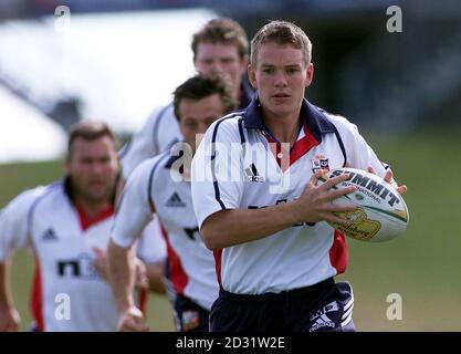 Der britische und irische Löwe Matt Perry führt die Linie während der Lions Trainingseinheit im Dairy Farmer Stadium Townsville, vor dem Spiel gegen die Präsidenten XV. Stockfoto