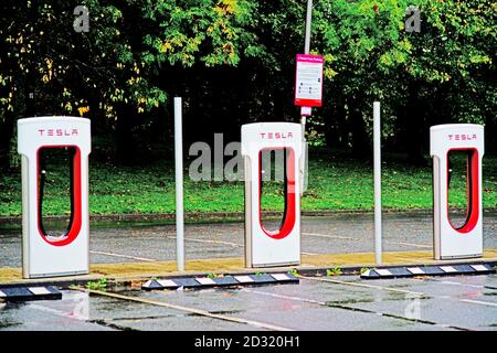 Tesla Electric Car Ladepunkte Stockfoto