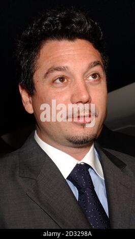 Huey, von der amerikanischen Band The Fun Lovin Criminals, die zur Weltpremiere von 'The 51. State' anreist, im Curzon Mayfair Kino in London. Stockfoto