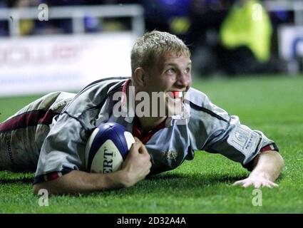 Lewis Moody geht rüber, um Leicester Tigers zweiten Versuch und Sieg über London Irish während der Rugby Union Spitze der Tabelle Kampf im Madejski Stadium, Reading zu erzielen. Stockfoto